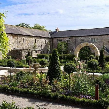 Hotel Cabra Castle