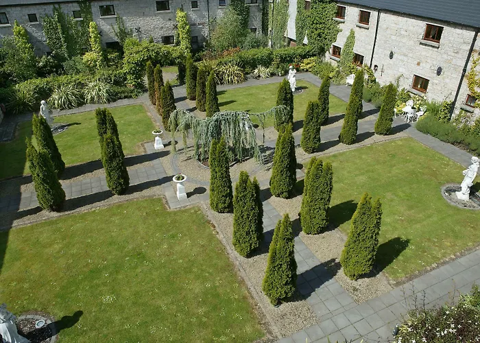 Cabra Castle קינגסקורט